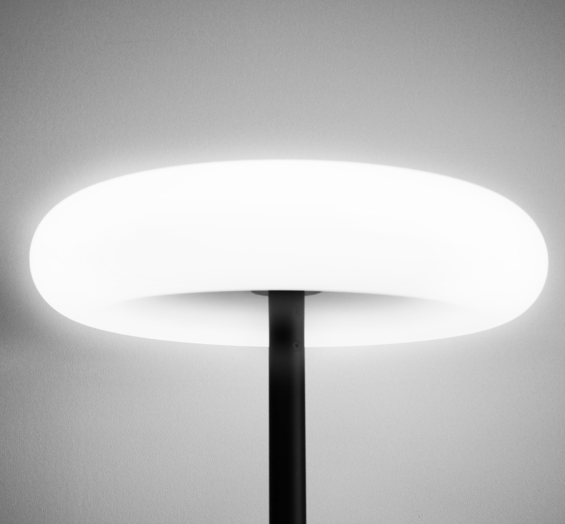 UNILUX COCOON Design-Stehleuchte mit wolkenförmigem Leuchtenkopf