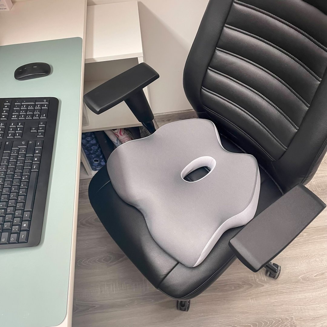 Sitzkissen für Bürostuhl im Einsatz am Arbeitsplatz