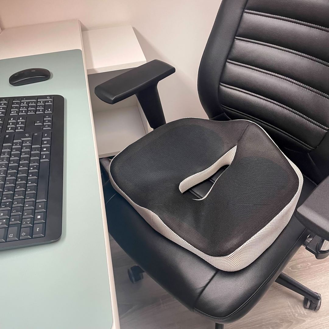 Ergonomischer Arbeitsplatz mit Sitzkissen für Bürostuhl