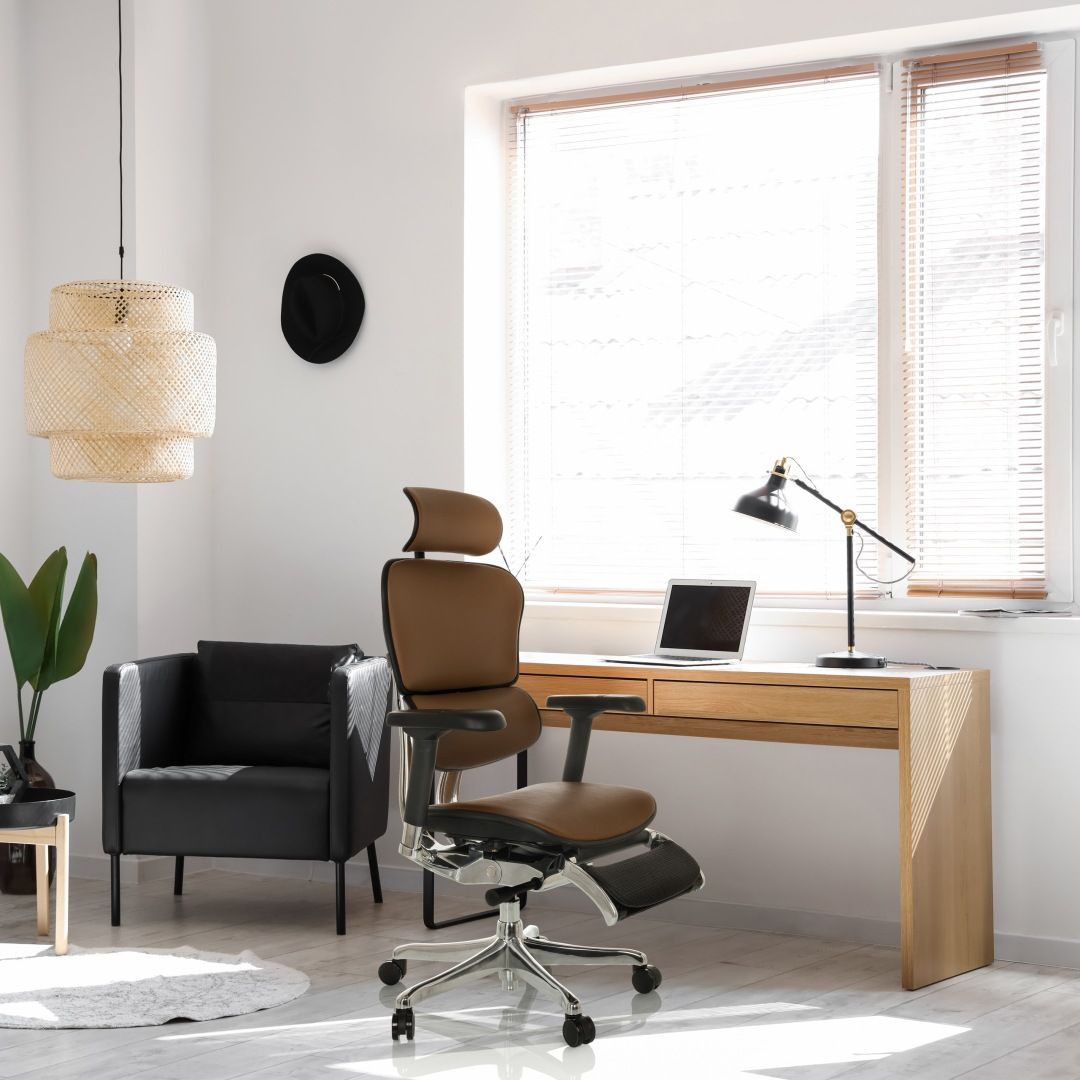 Ergonomischer Chefsessel mit Netzrücken und Kopfstütze