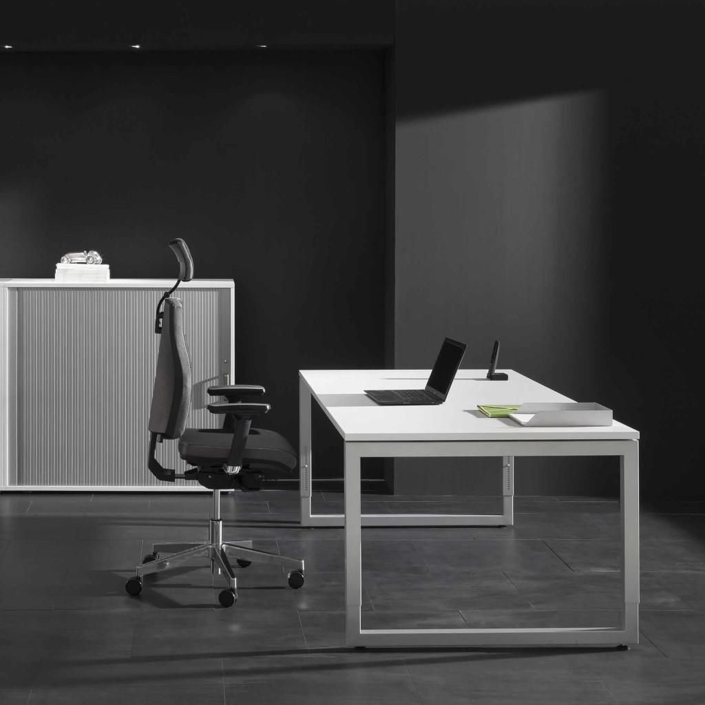 Großer Schreibtisch 200 x 100 cm mit tiefer Arbeitsplatte