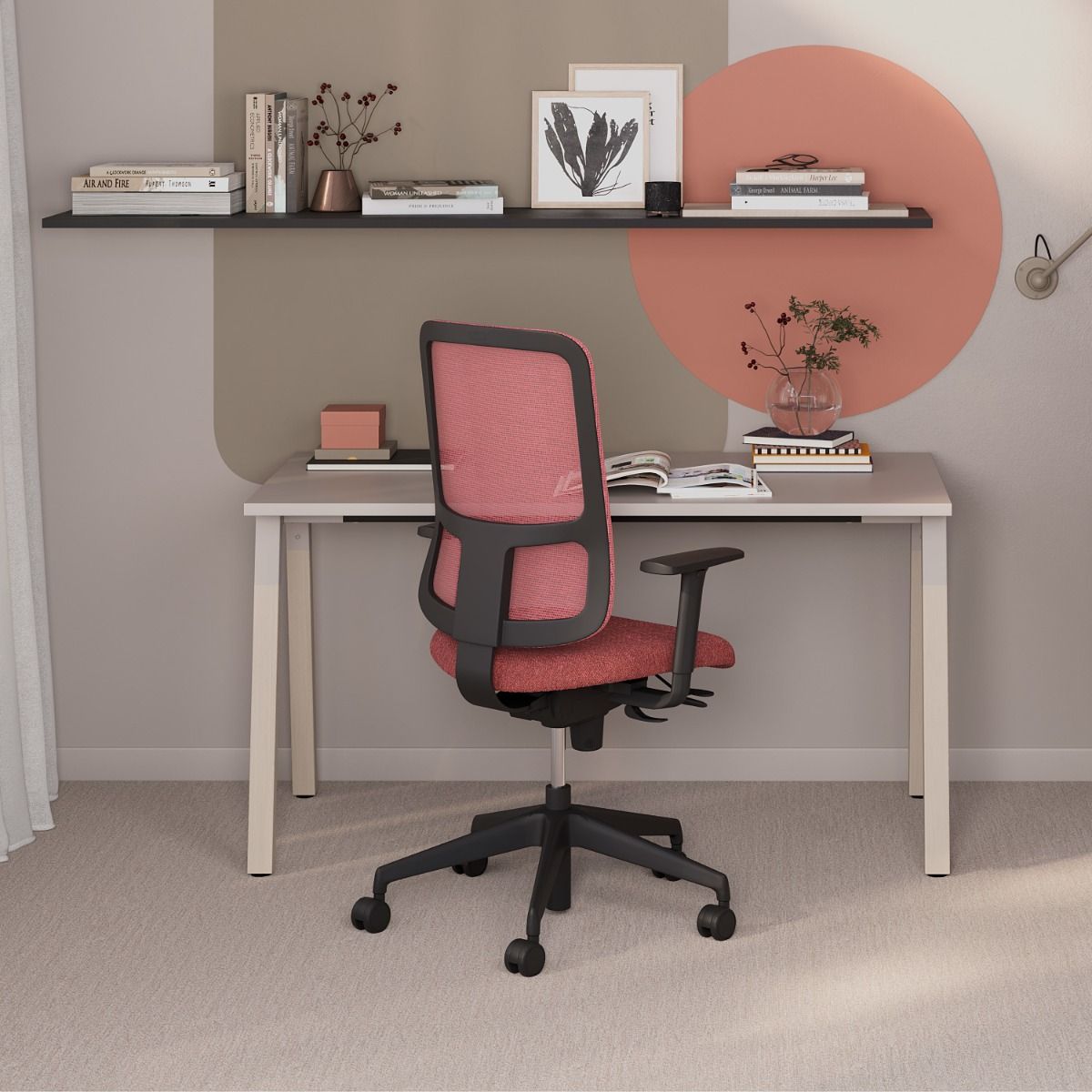 Moderner ergonomischer Bürostuhl am Arbeitsplatz