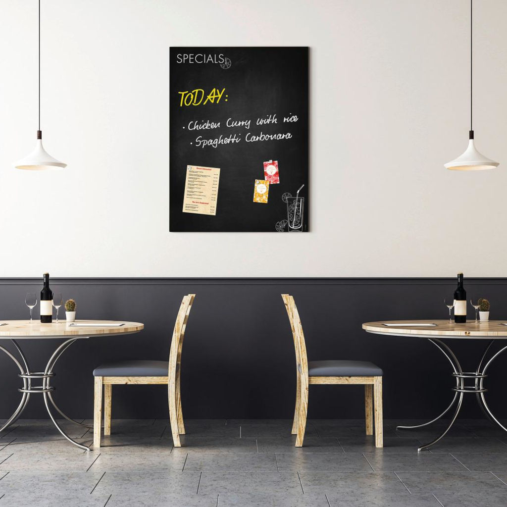 Detailansicht des matten Happy Hour Designs auf hochwertigem Sicherheitsglas