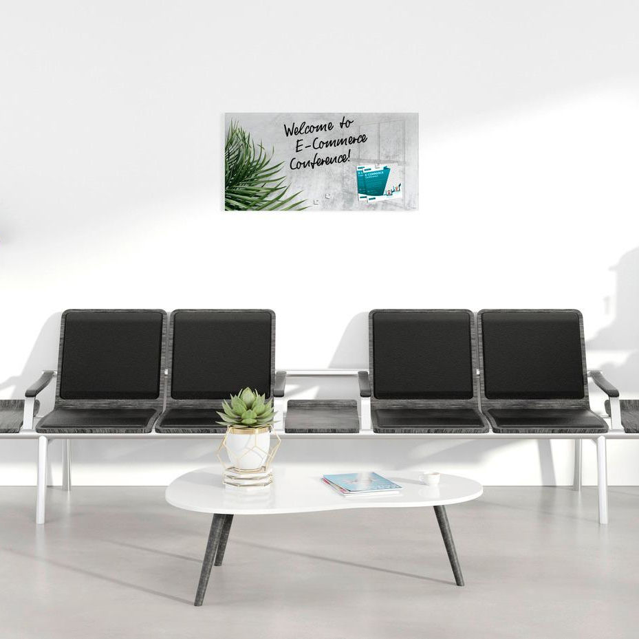 Detailansicht des Botanic-Designs auf der hochglänzenden Glasoberfläche