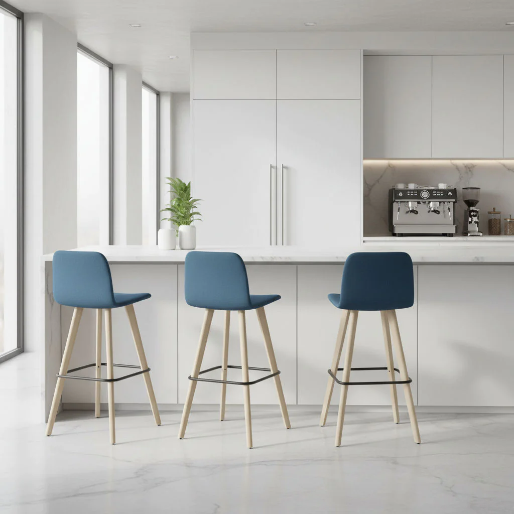 Nowy Styl Vapaa 4FH Barhocker mit gepolsterter Schale und Massivholzgestell