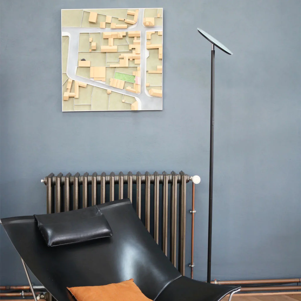 LEDDY Stehleuchte mit elegantem Design und Milchglas-Diffusor
