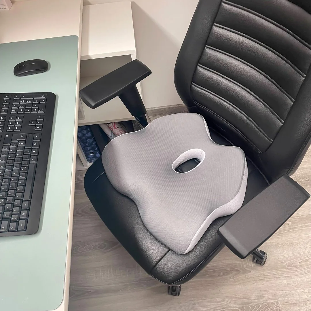 Sitzkissen für Bürostuhl im Einsatz am Arbeitsplatz