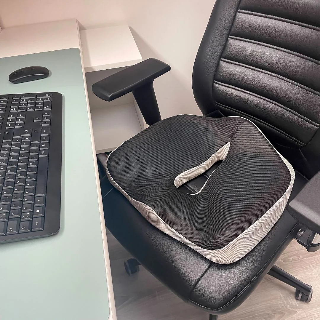 Ergonomischer Arbeitsplatz mit Sitzkissen für Bürostuhl