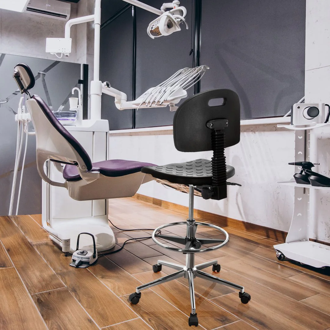 Arbeitsstuhl TOP WORK 23 I mit Ring-Fußstütze und ergonomisch geformter Polsterung