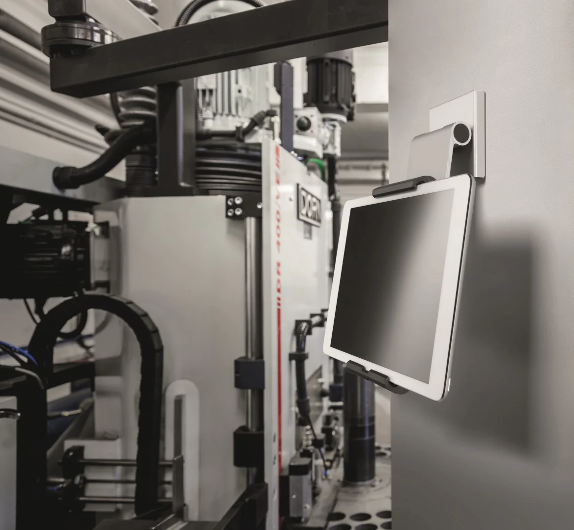 Durable WALL PRO Tablet-Wandhalterung im Einsatz