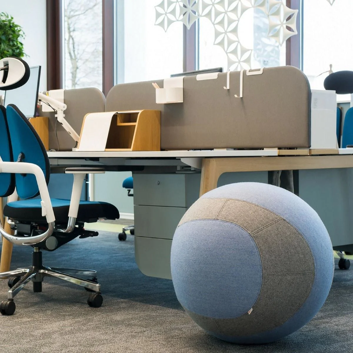 Hocker Dotto Ball von Nowy Styl - Produktbild 2 von 3