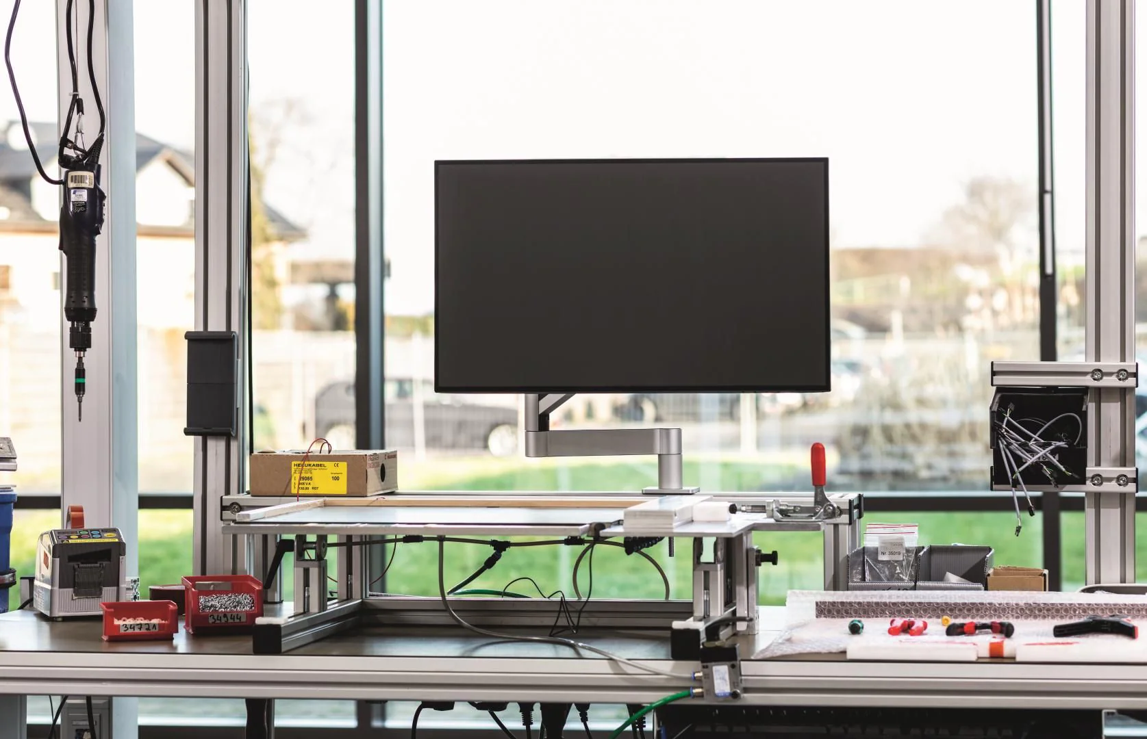 Monitor-Halterung PRO mit Arm für 1 Monitor - Tischdurchführung - DUR-508423