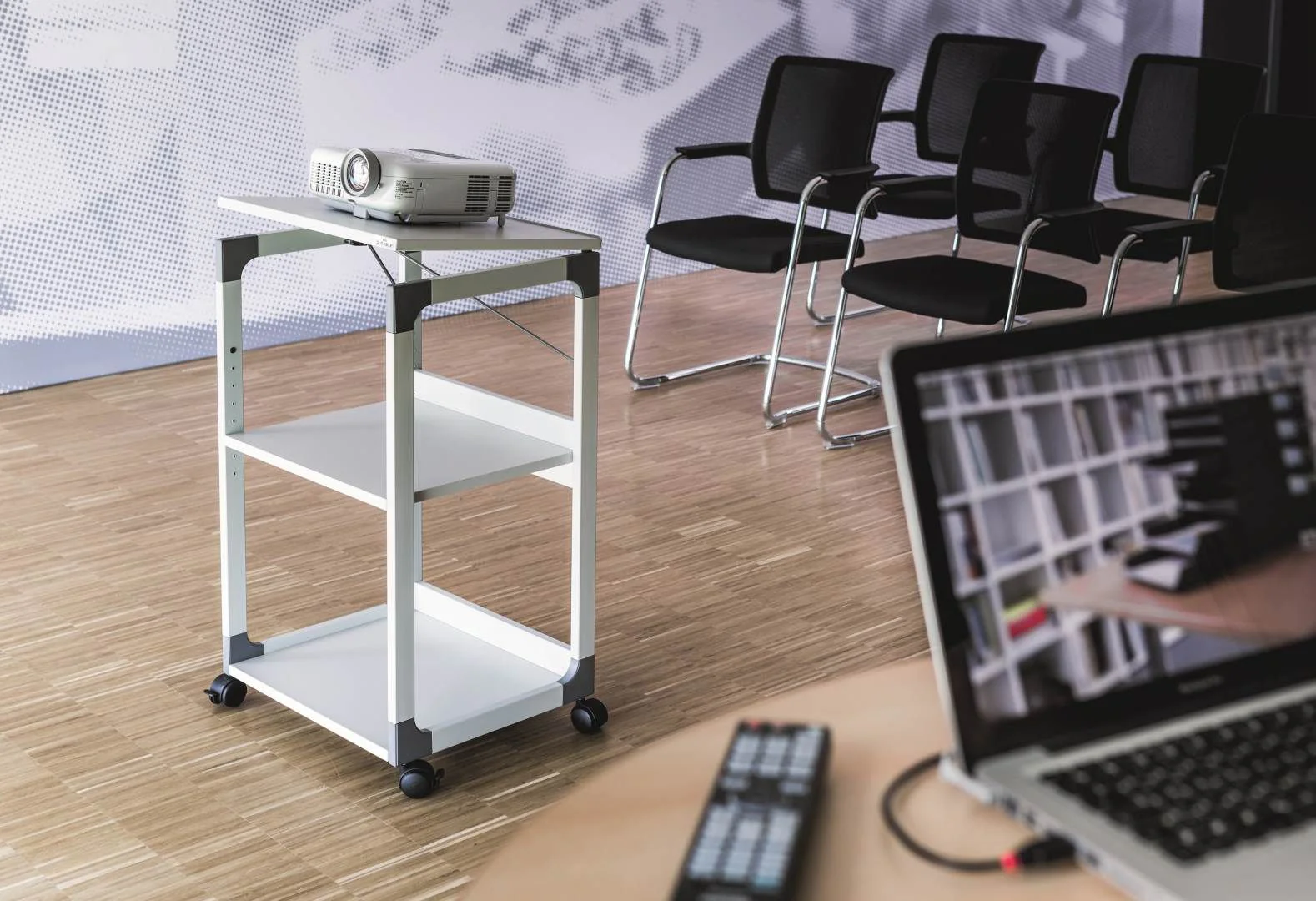 Multimediawagen SYSTEM Overhead/Beamer - DUR-370110
