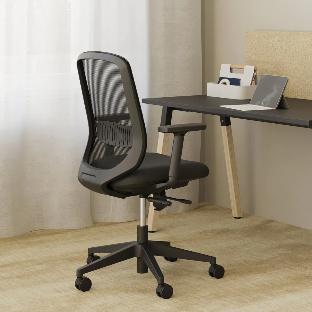 Nowy Styl Vienna Bürostuhl in elegantem Schwarz mit Netzrückenlehne