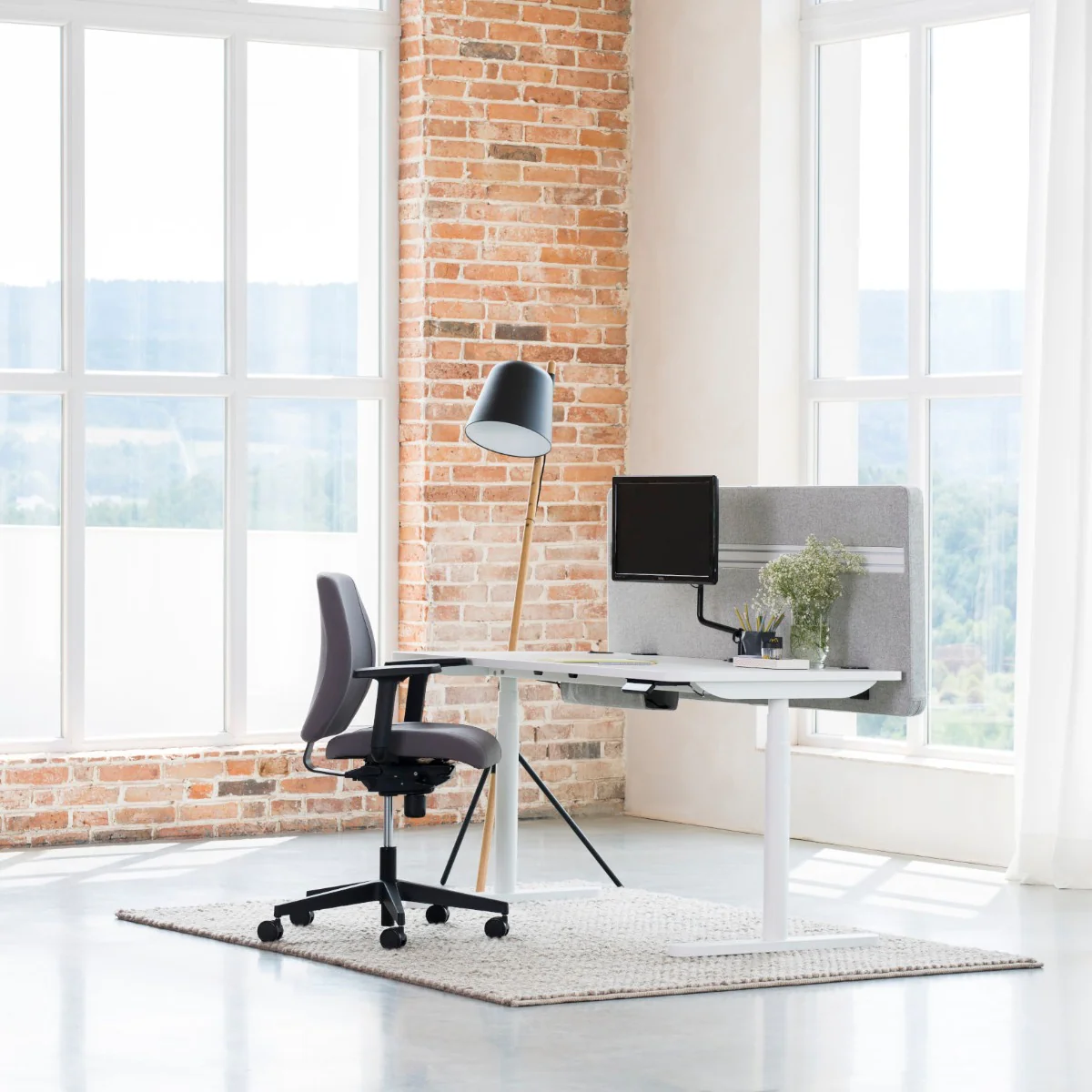 Nowy Styl Bürostuhl Viden Pro am Arbeitsplatz