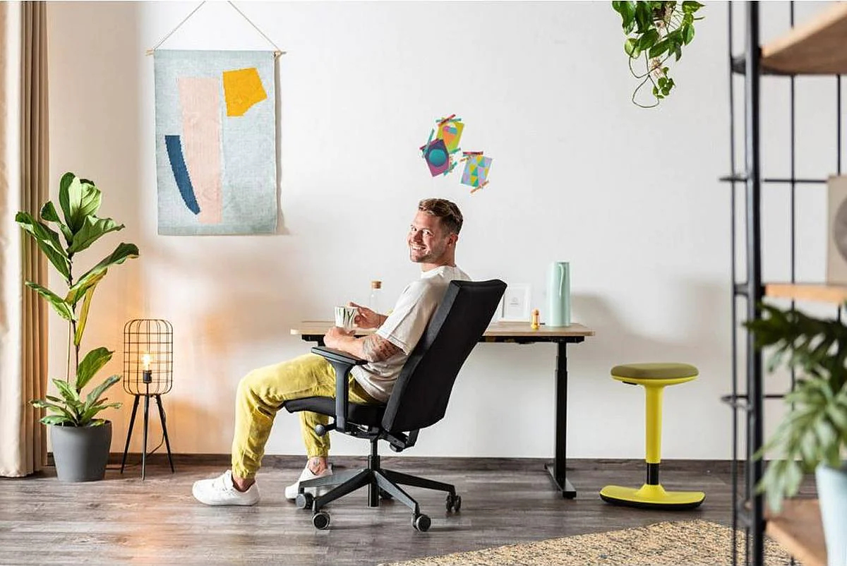 Dynamisch sitzen mit geeignetem Bürostuhl