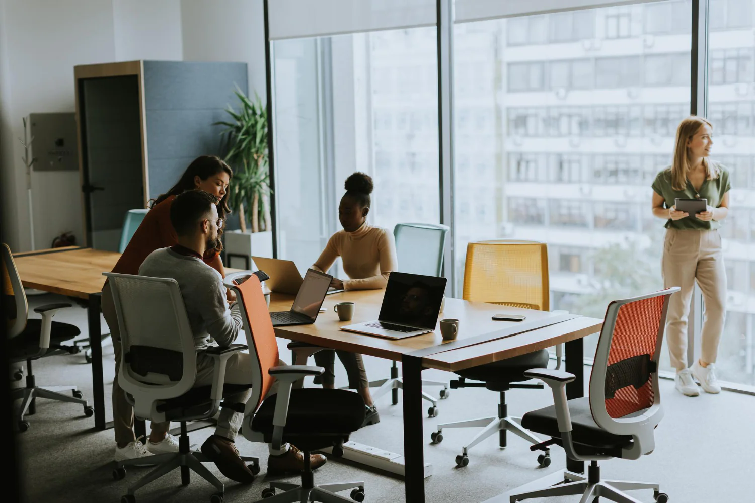 Bürostuhl-Ergonomie: Rollen und Mechanik