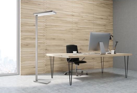 Ergonomischer Arbeitsplatz mit LED-Schreibtischlampe