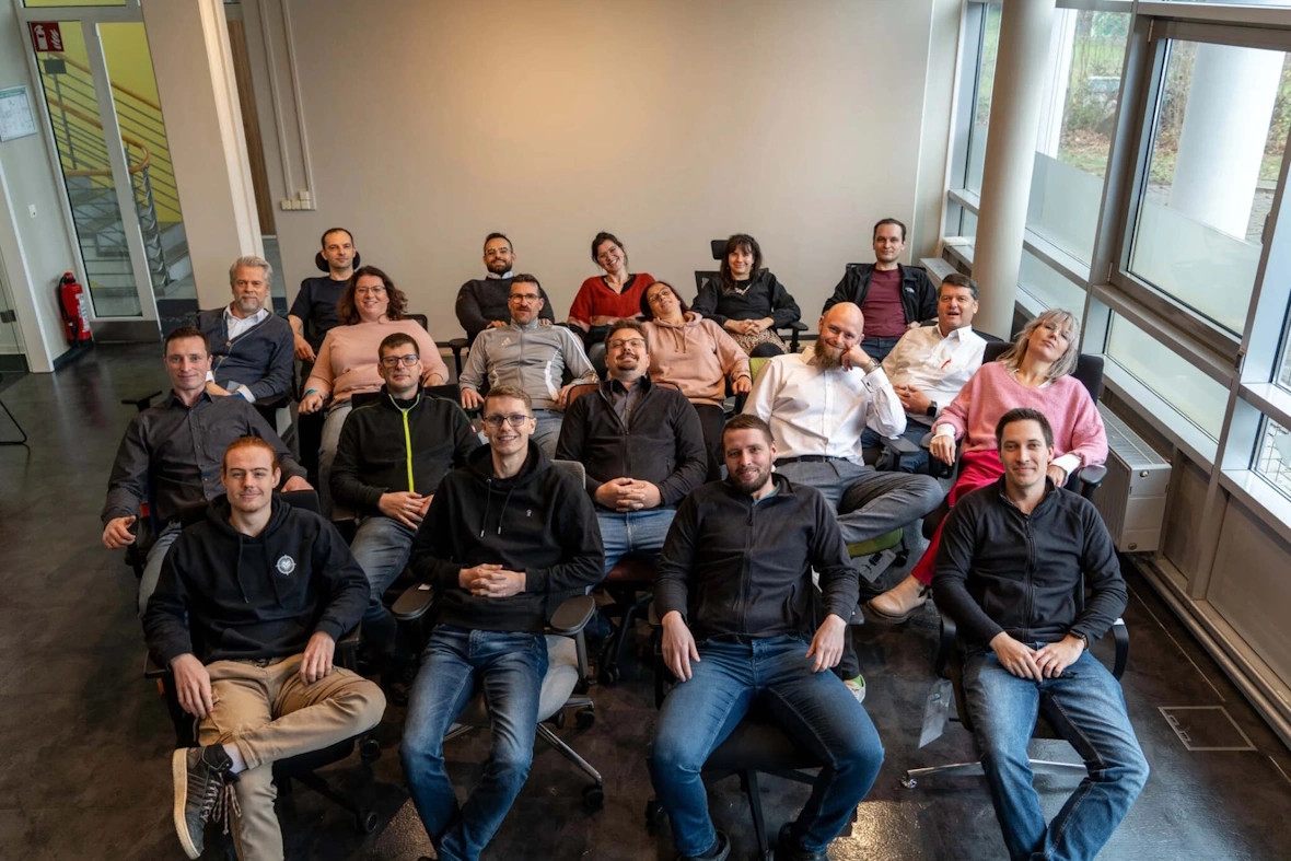 Das Team von Büromöbel Experte im Showroom in Dresden